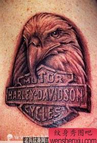„Eagle“ tatuiruotės raštas: klasikinis „Pop Arm“ erelis, padalijantis teksto tatuiruotės modelį
