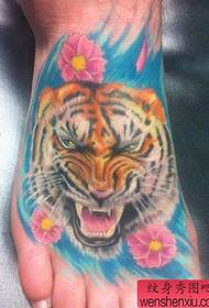 He tauira tattoo tattoo tiger makawe mo nga tuara o nga tama