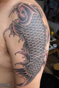 käsivarsi musta kalmari tatuointi malli