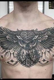 petto nero grigio classico aquila tatuaggio