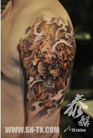 krah i modelit të lezetshëm të tatuazhit të kokës së luanit të lezetshëm