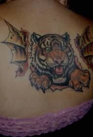 Tigre eta dragoi hegoak tatuaje eredua