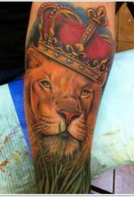獅子和紅色皇家皇冠紋身圖案