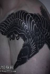 Adler Tattoo Muster auf der Schulter