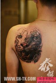 cool back tiger head tattoo tattoo for ለወንድ 129465 - - አሪፍ የቤት አስተዳዳሪ ነብር ንቅሳት ጽሑፍ 129466 - በቀዝቃዛ ጥቁር እና ነጭ የራስ ቅል ንቅሳት ንድፍ ላይ