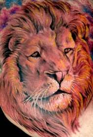 patrón de tatuaje de león realista de color de hombro