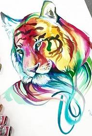 Käsikirjaline värviline suur tiigri tätoveeringu muster