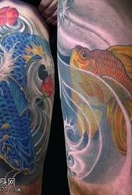pečių spalvos koi tatuiruotės modelis