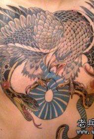 老鹰纹身图案:胸部老鹰蛇纹身图案