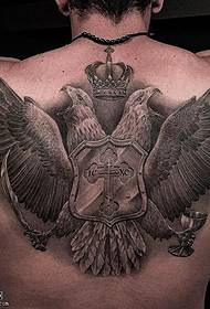 dva tetovacie vzory orla na chrbte