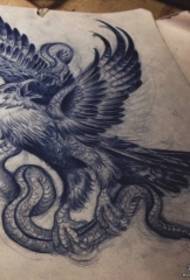Manoscritto del tatuaggio del serpente aquila europea
