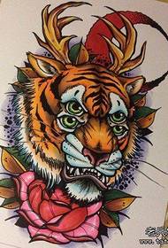 vrlo zgodan rukopis tetovaže na glavi tigra