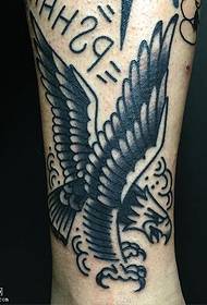 patrón de tatuaxe de aguia de espiño de becerro