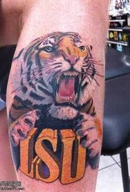 modello realistico del tatuaggio della tigre della gamba
