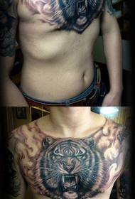 modello di tatuaggio testa di tigre grigio nero nero davanti petto maschile