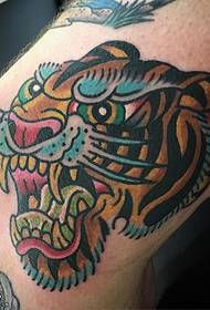 Mchoro wa Tatoo ya rangi ya Tiger kwenye Knee