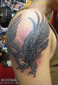 arm eagle tattoo patroon