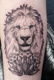 crno siva skica ubodni trik kreativna dominirajuća slika tetovaža glave lava
