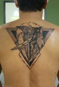 момчиња на задниот дел од црната точка на геометриската линија мало животно орел тетоважа слика
