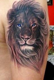 Wzór tatuażu lwa: Wzór tatuażu ramienia głowy lwa