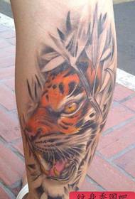 alang sa tanan usa ka sumbanan sa tattoo sa tiger