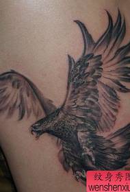 Modèle de tatouage Eagle: Un modèle de tatouage Eagle à bras