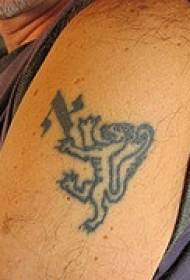 shoulder simple lion Hebrew tattoo pattern