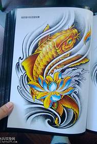Golden Bluttfleeg Lotus Tattoo Muster