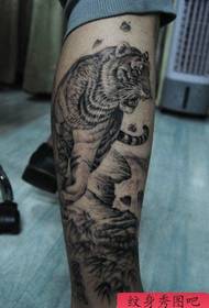 охладить горный узор татуировки тигра