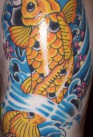 carpa koi lato vita con motivo tatuaggio fiore di ciliegio