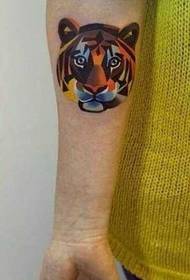 uzorak tetovaža glave tigraste glave