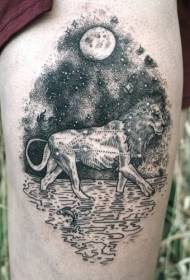 ukiran gaya singa hitam dengan langit malam Tattoo tatu