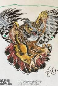 patrón dominante del tatuaje del manuscrito del águila