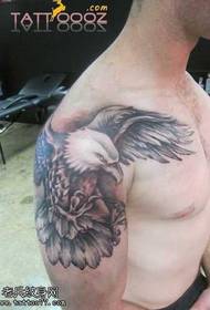 mkono sana muundo wa tattoo ya tai ya anga