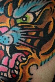 lår målade stora tiger tatuering mönster