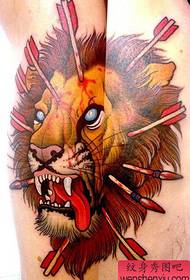 tattoo ya simba ya ubunifu inafanya kazi