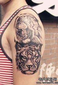 neska besoa eder beltza tigre burua tatuaje eredua