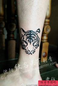 Patas clásicas populares tótem patrón de tatuaxe de cabeza de tigre