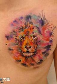 rinnassa väri leijona tatuointi malli