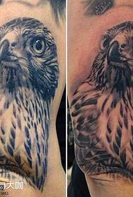 Qaab-dhismeedka Tattoo ee Neck Eagle