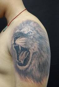 cool en knap leeuwenkop tattoo-patroon voor jongens