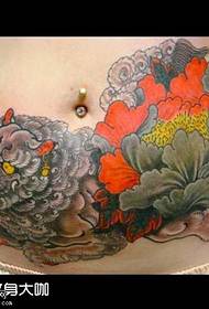 disegno del tatuaggio del leone in vita