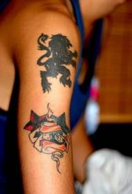 arm zwarte leeuw tattoo patroon