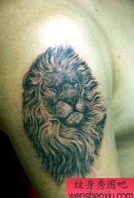 візерунок татуювання на голові лева: візерунок татуювання на голові лева