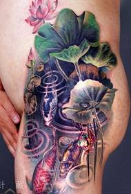 tatuaggio colorato dell'anca del calamaro