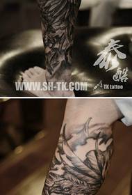 zampe super belle modello di tatuaggio aquila e serpente cool