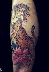 noga realističan uzorak tigar tetovaža