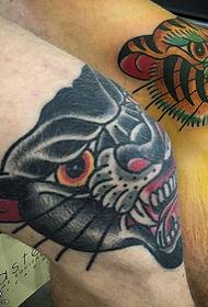 modello del tatuaggio della tigre del ginocchio