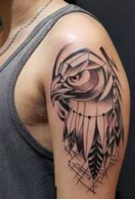 Skupina orlovskih tatooskih linij, kot je orel