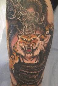Тигр убивает татуировку черного дракона